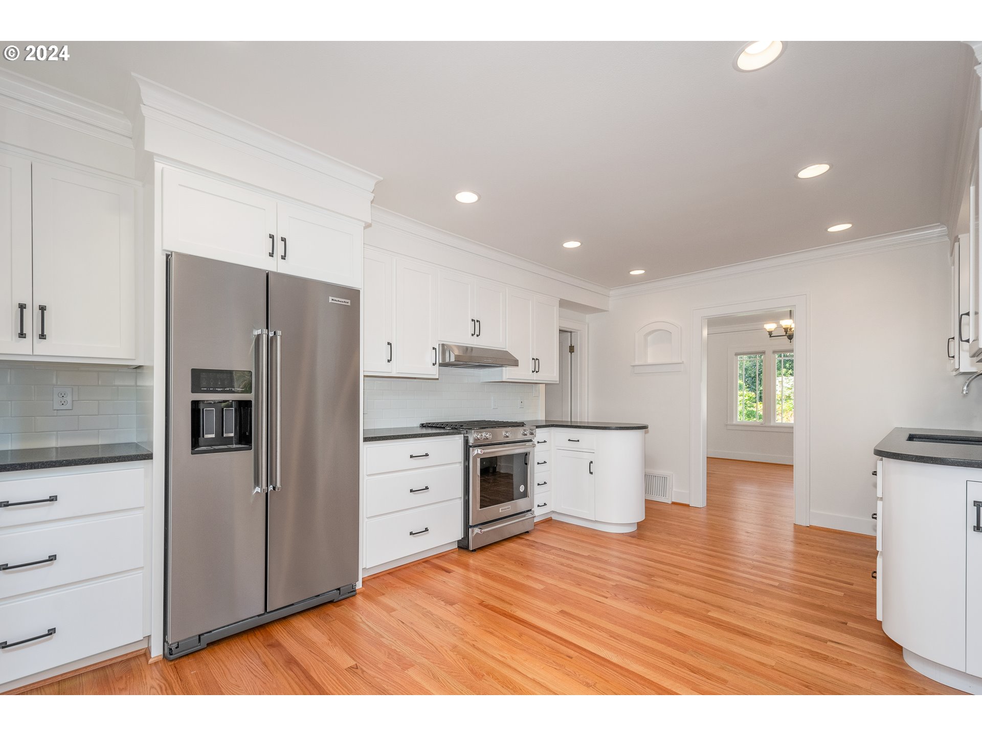 8922 Southwest Capitol Highway Portland, OR 97219 - Photo 17 of 44