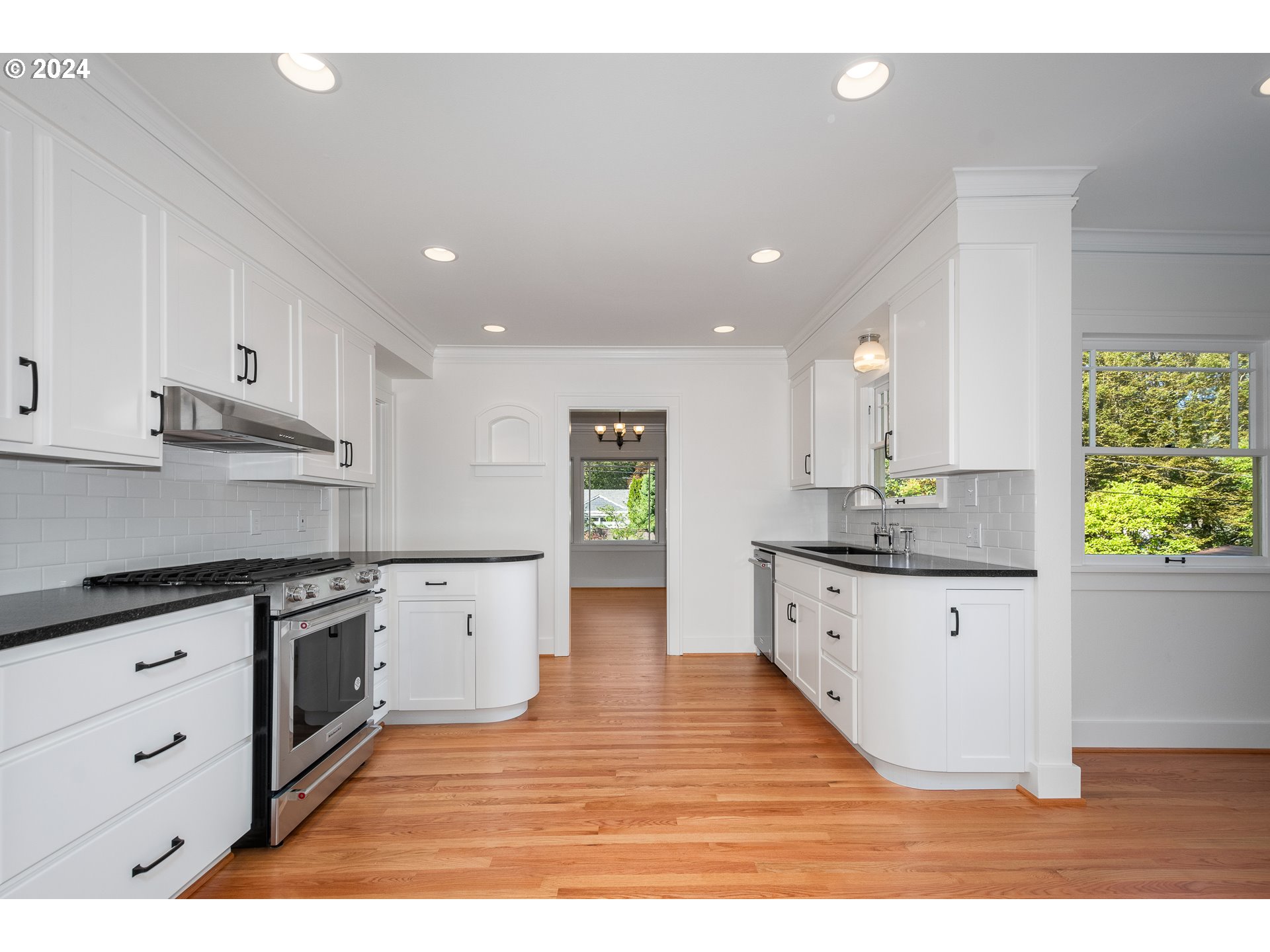 8922 Southwest Capitol Highway Portland, OR 97219 - Photo 18 of 44