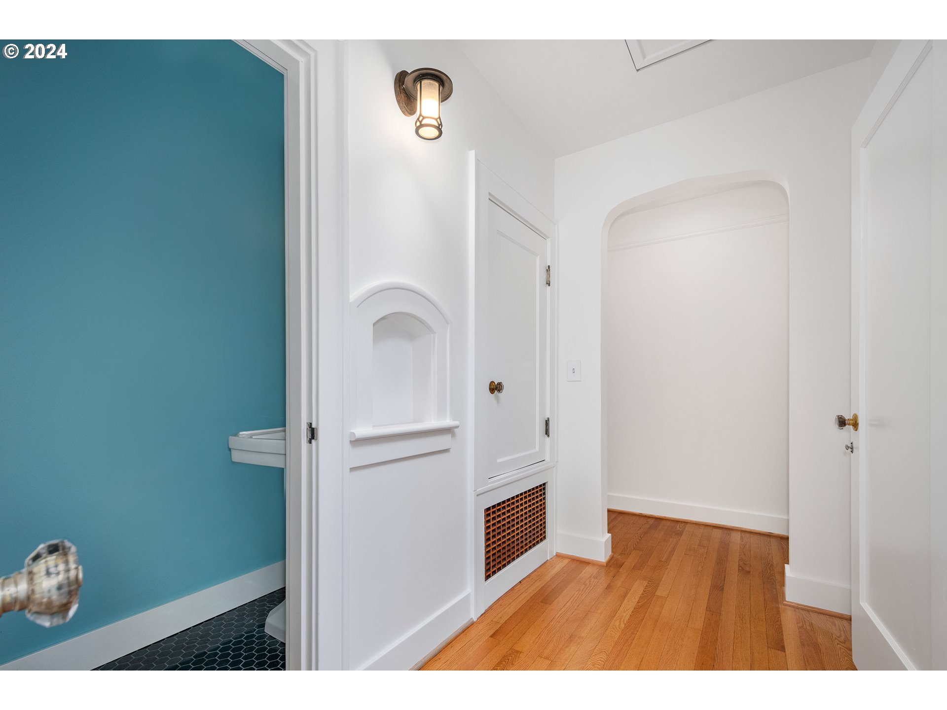 8922 Southwest Capitol Highway Portland, OR 97219 - Photo 20 of 44