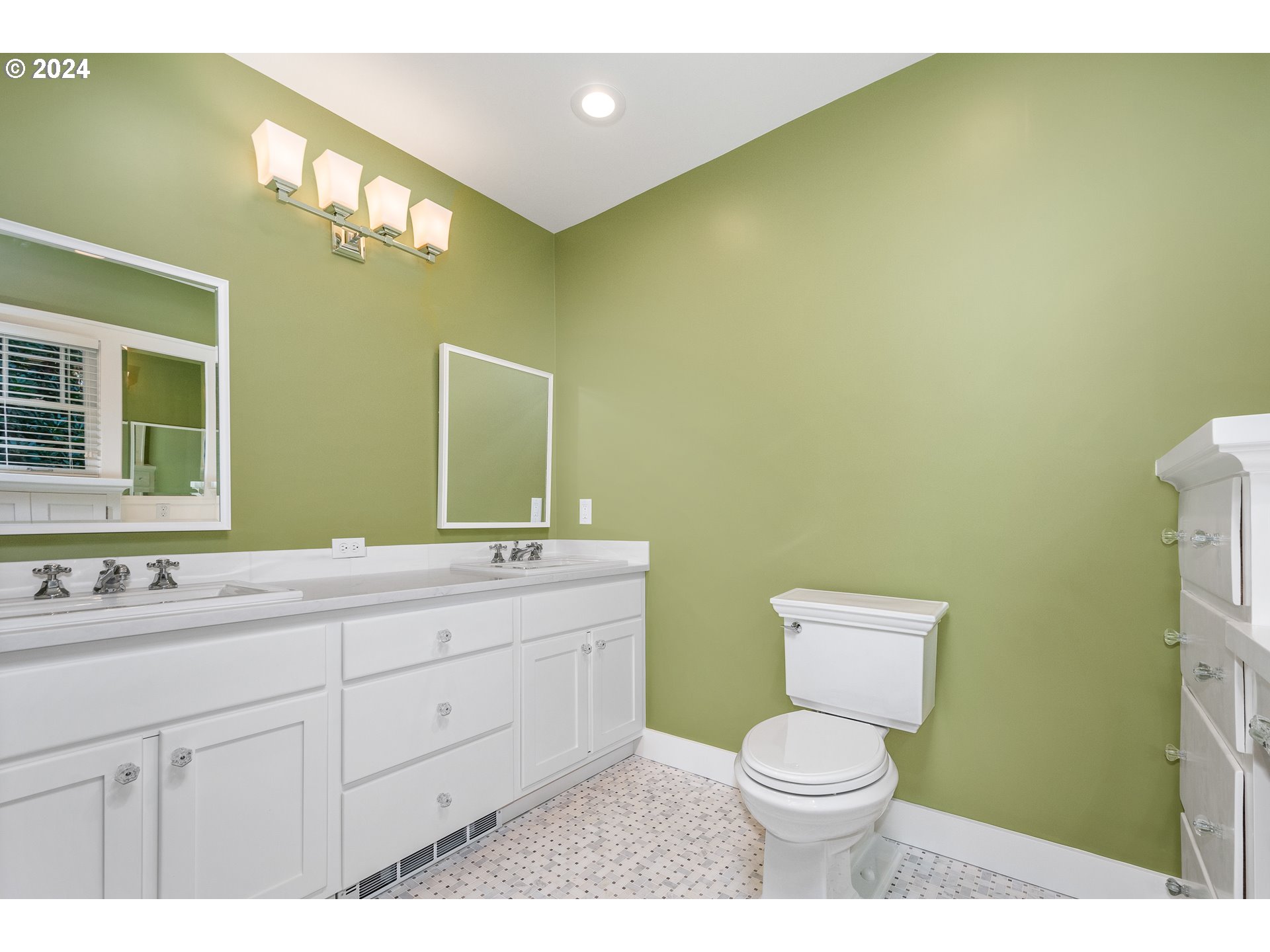 8922 Southwest Capitol Highway Portland, OR 97219 - Photo 23 of 44