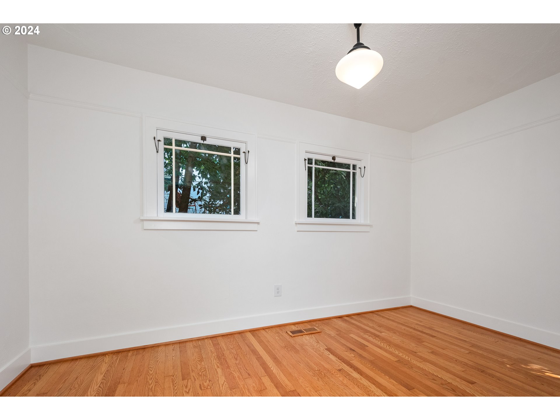 8922 Southwest Capitol Highway Portland, OR 97219 - Photo 25 of 44