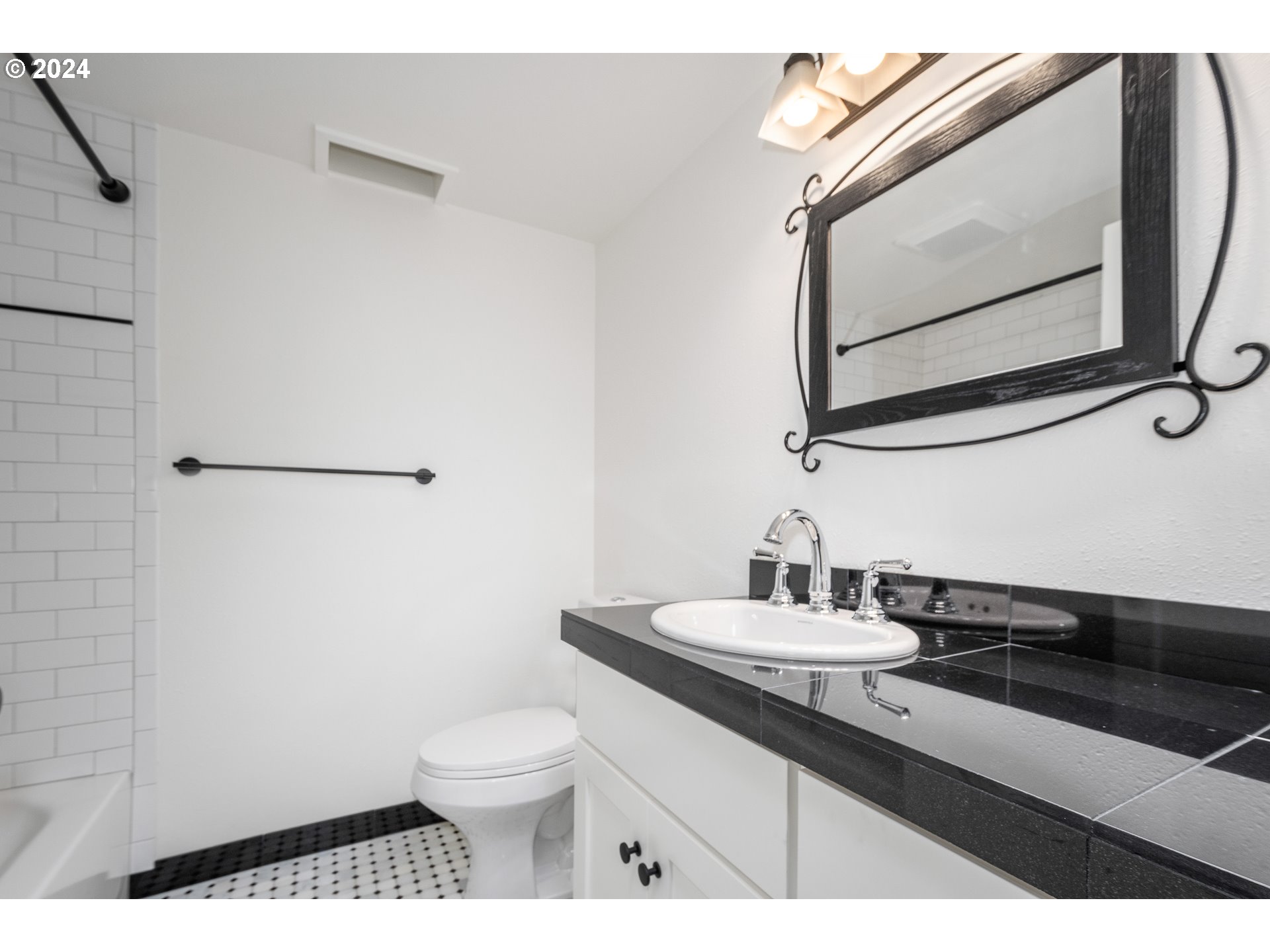 8922 Southwest Capitol Highway Portland, OR 97219 - Photo 28 of 44