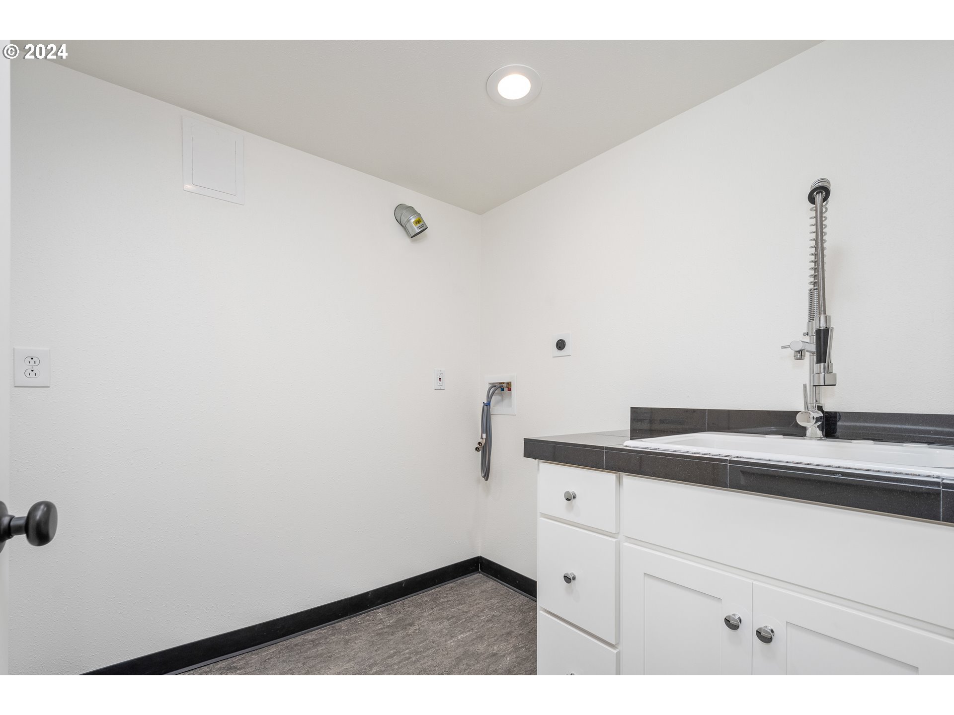 8922 Southwest Capitol Highway Portland, OR 97219 - Photo 29 of 44