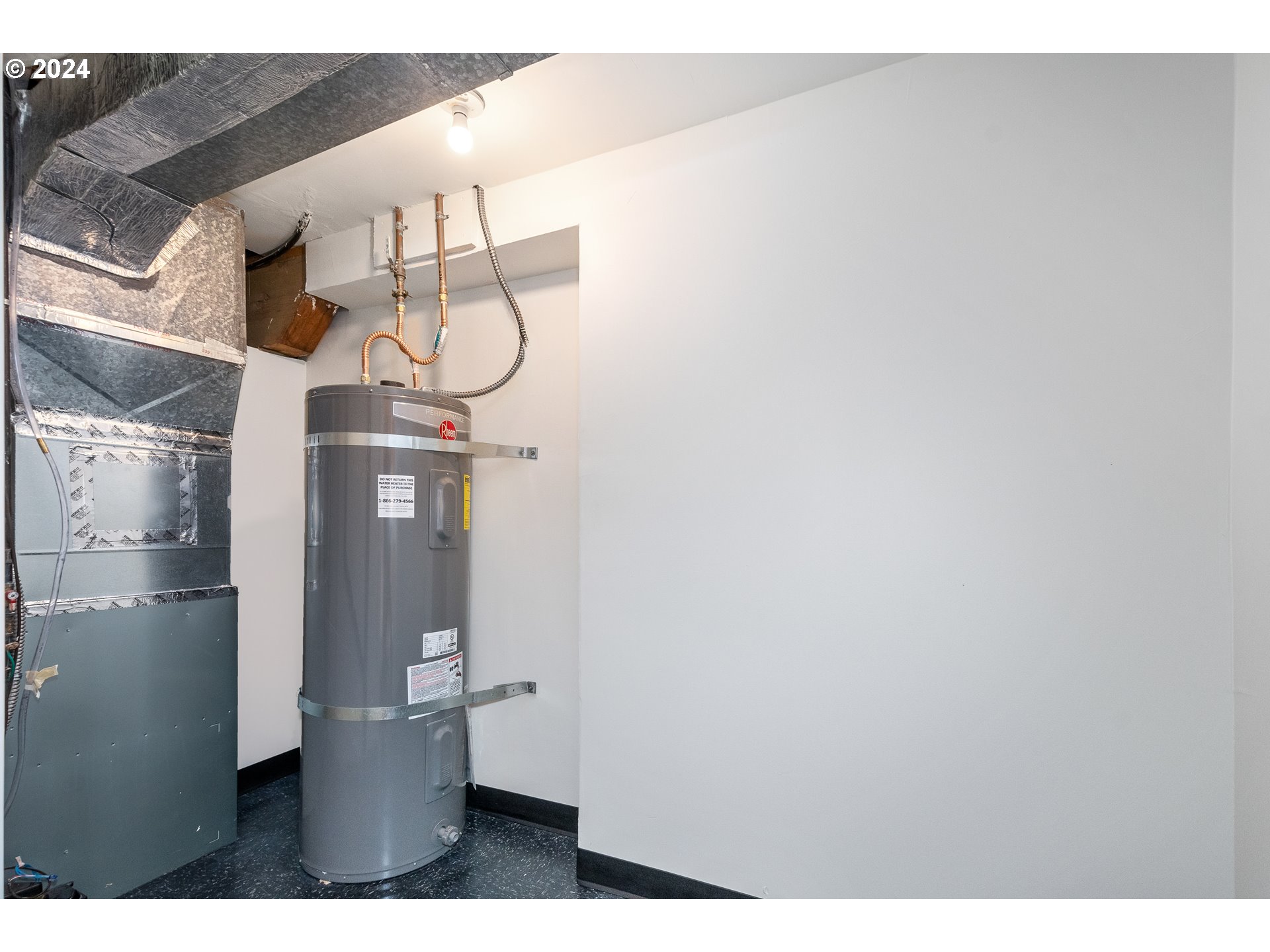 8922 Southwest Capitol Highway Portland, OR 97219 - Photo 30 of 44