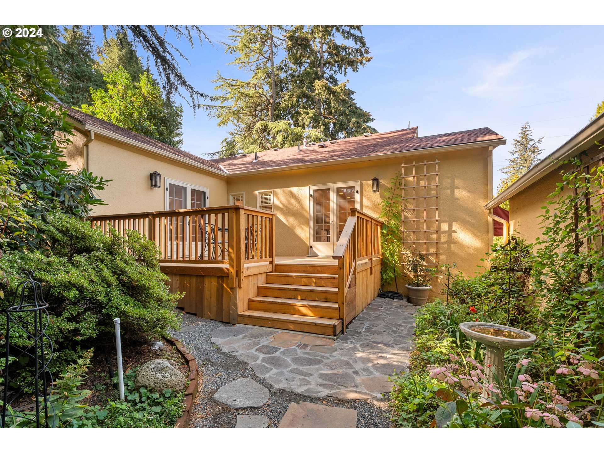 8922 Southwest Capitol Highway Portland, OR 97219 - Photo 35 of 44