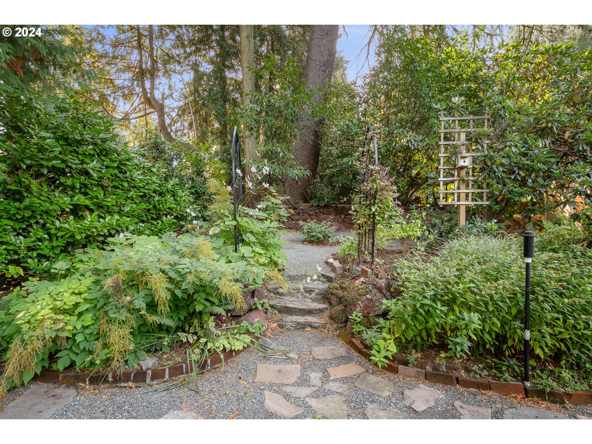 8922 Southwest Capitol Highway Portland, OR 97219 - Photo 37 of 44