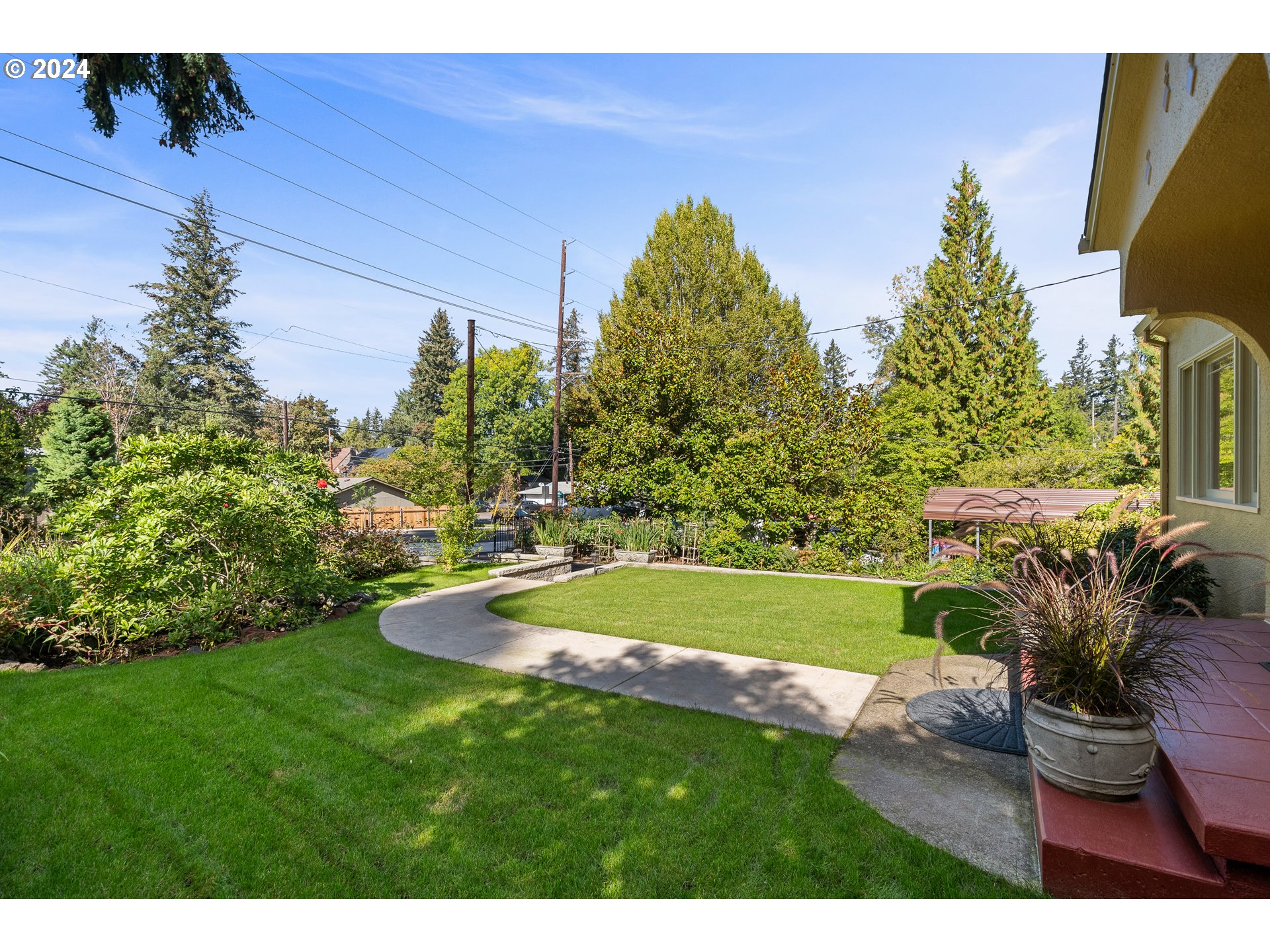 8922 Southwest Capitol Highway Portland, OR 97219 - Photo 39 of 44