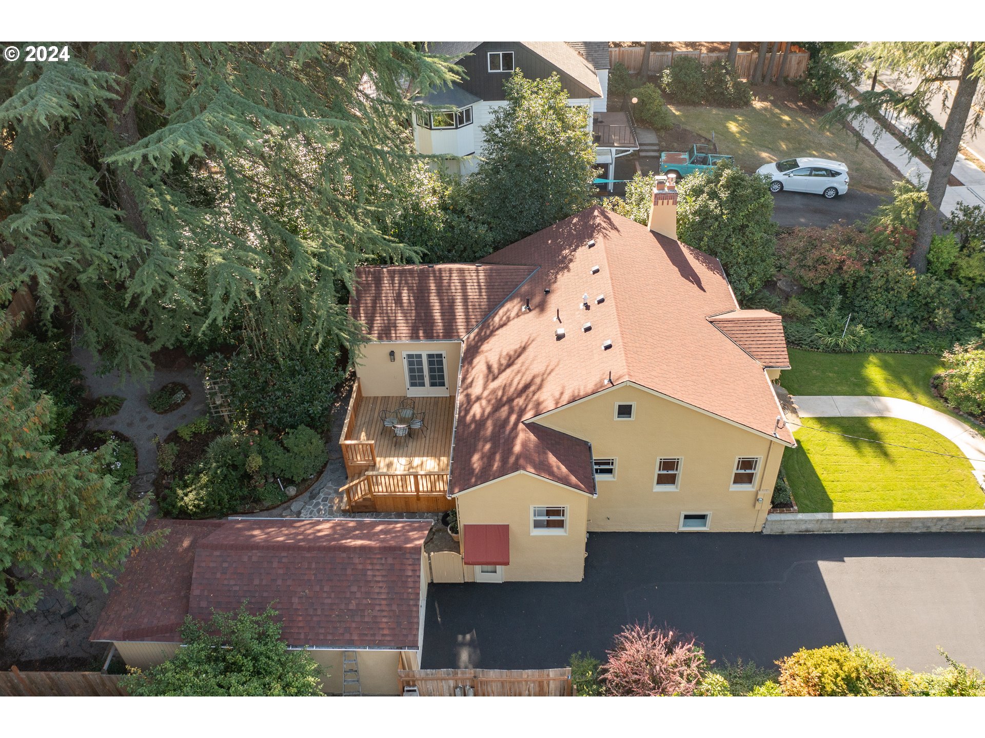 8922 Southwest Capitol Highway Portland, OR 97219 - Photo 4 of 44