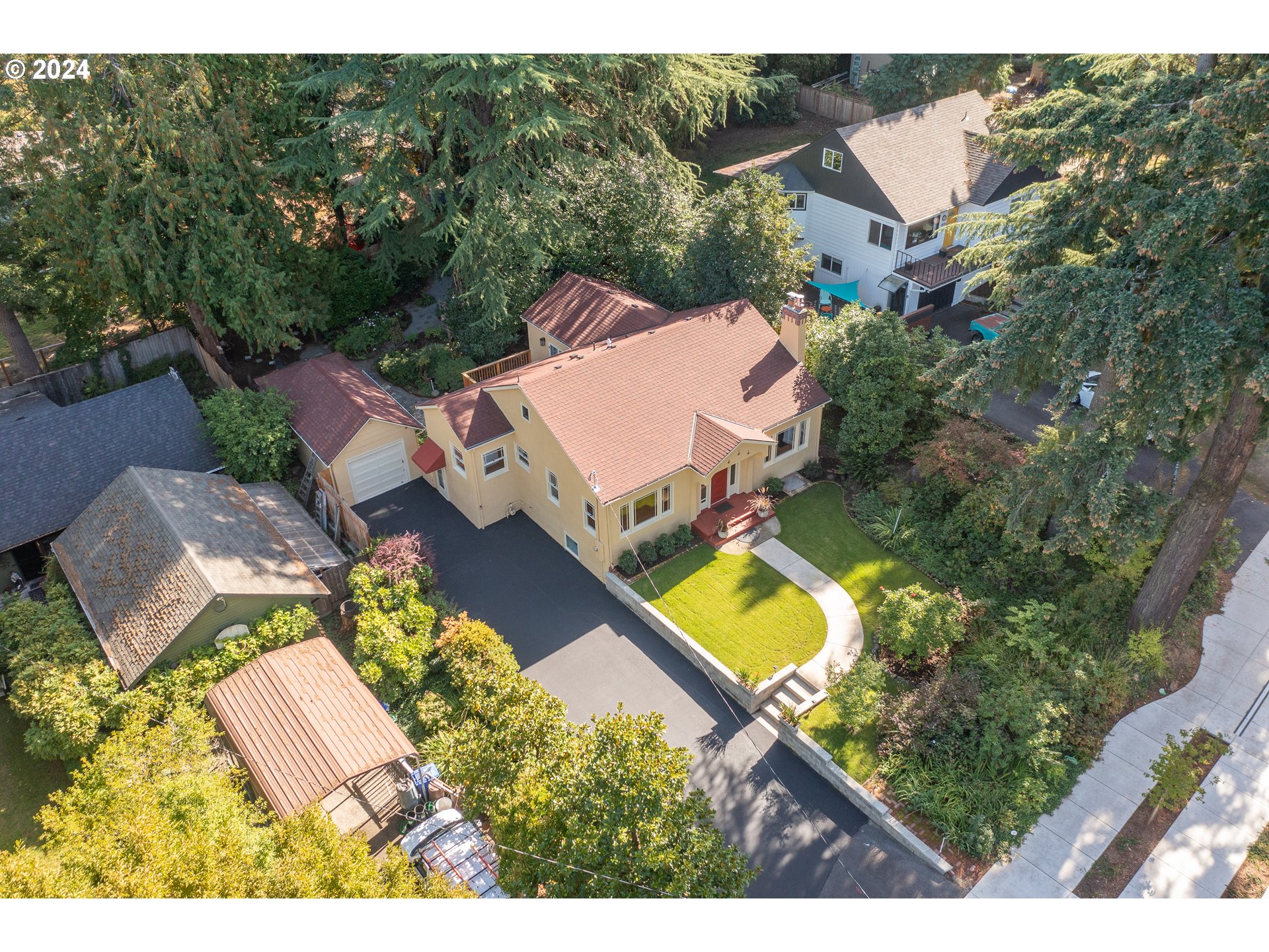 8922 Southwest Capitol Highway Portland, OR 97219 - Photo 43 of 44