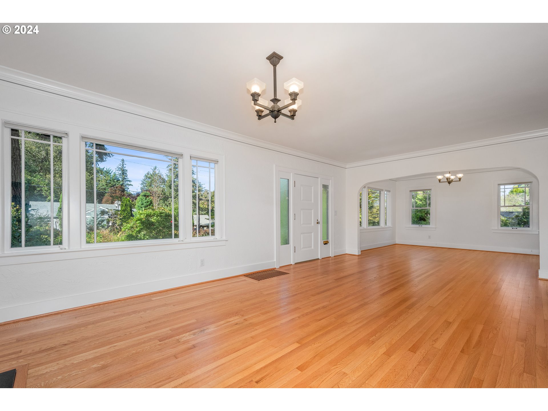 8922 Southwest Capitol Highway Portland, OR 97219 - Photo 10 of 44