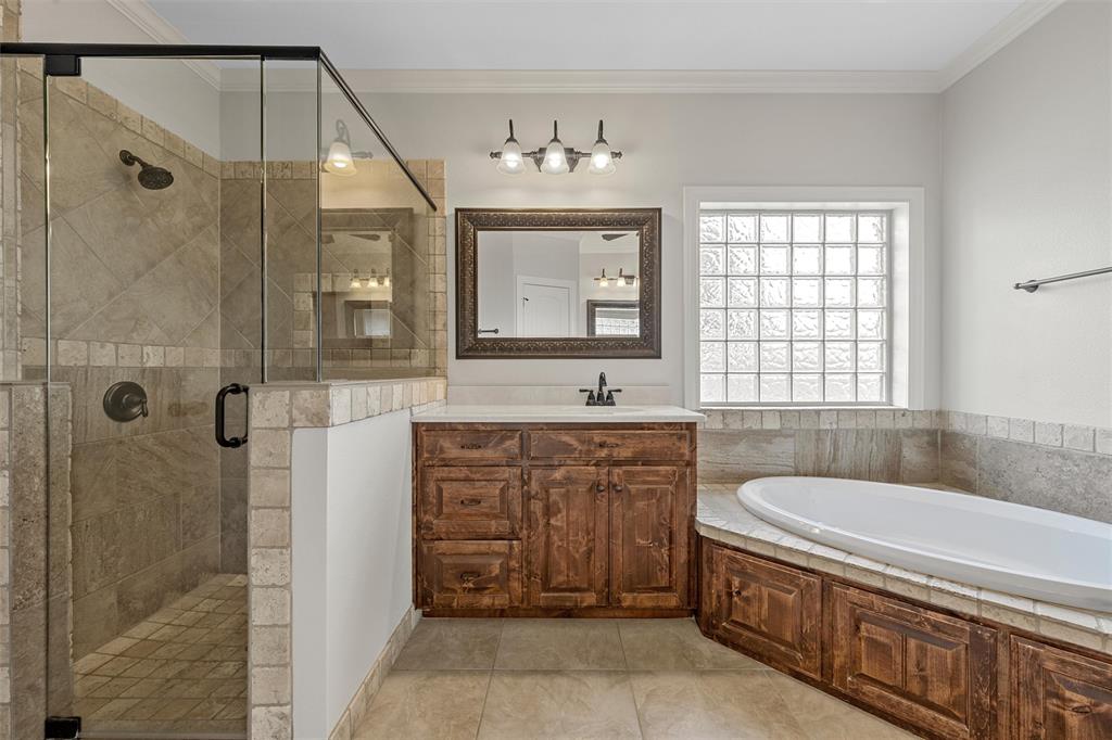 144 Ellis Farm Road Hewitt, TX 76643 - Photo 24 of 36 Bathroom