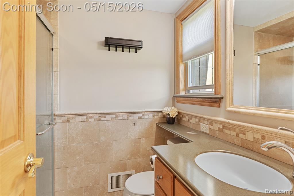 700 Tennyson Rochester Hills, MI 48307 - Photo 19 of 32