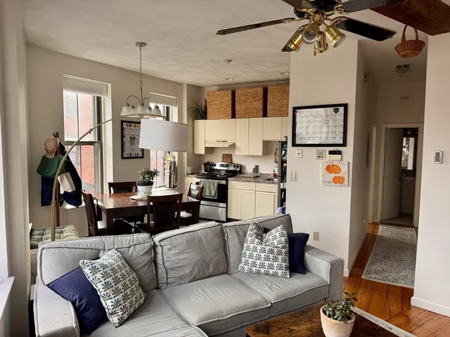 $1,950 | 26 Beacon Street, Unit 4, Chelsea, MA 02150