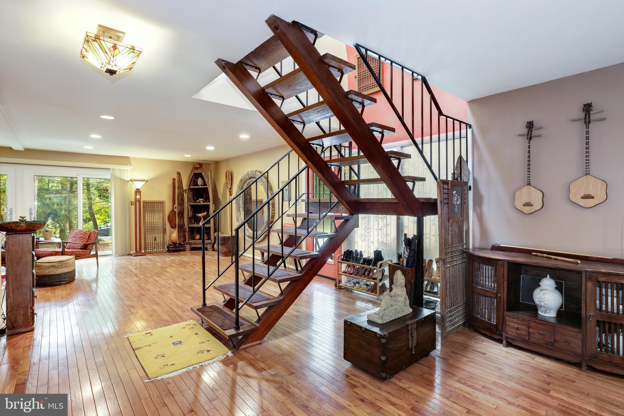1407 Aldenham Lane Reston, VA 20190 - Photo 14 of 56 Beautiful skeleton modern staircase view from kit