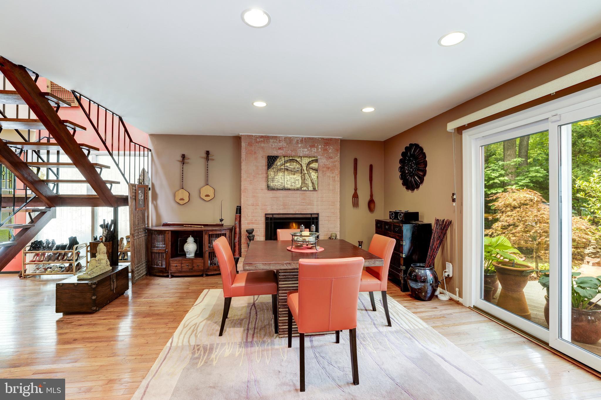 1407 Aldenham Lane Reston, VA 20190 - Photo 20 of 56 Dining room