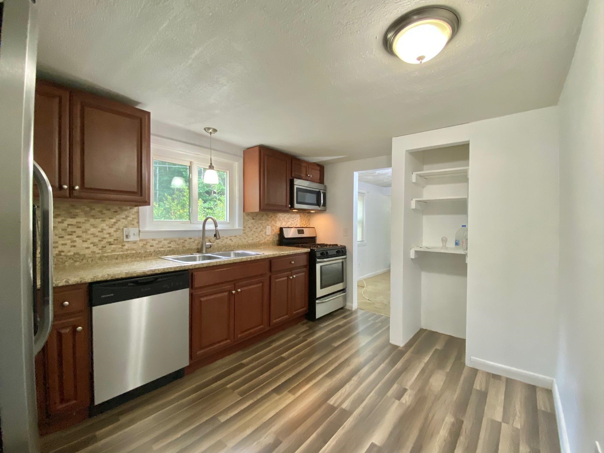 438 Borough Road Pembroke, NH 03275 - Photo 5 of 27