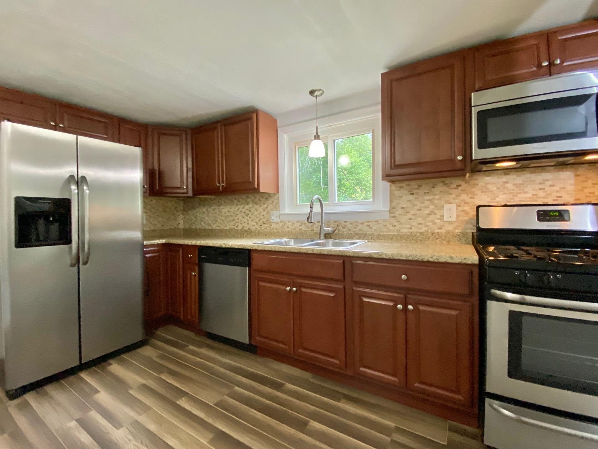 438 Borough Road Pembroke, NH 03275 - Photo 6 of 27