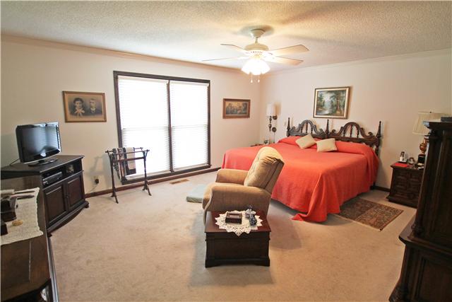 119 Sam Davis Drive Springfield, TN 37172 - Photo 5 of 19 Gallery Image 5