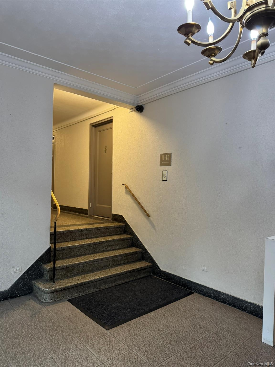 88-10 34th Avenue, Unit 2M Queens, NY 11372 - Photo 12 of 12 a view of entryway
