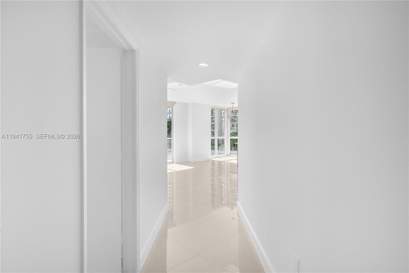 55 Southeast 6th Street, Unit 1202 Miami, FL 33131 - Photo 6 of 45 a view of a bathroom with bathtub