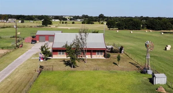 $849,000 | 716 County Road 3241, Paradise, TX 76073