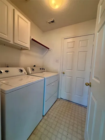 $329,900 | 805 North Belle Drive, Angleton, TX 77515