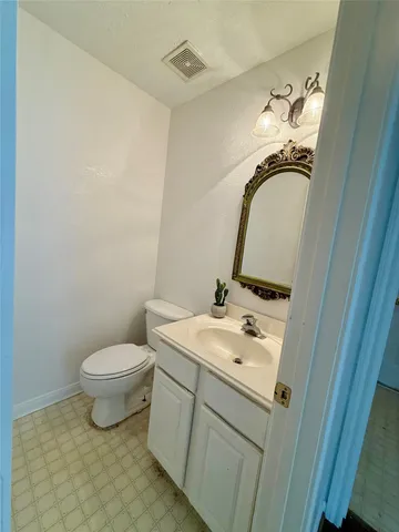 $329,900 | 805 North Belle Drive, Angleton, TX 77515