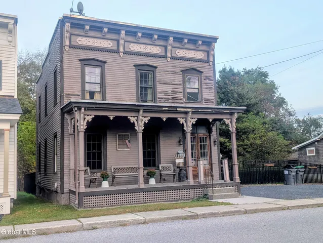 $140,000 | 197 Church Street, Hoosick Falls, NY 12090