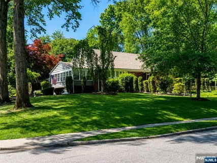 $1,195,000 | 72 Foster Road, Tenafly, NJ 07670