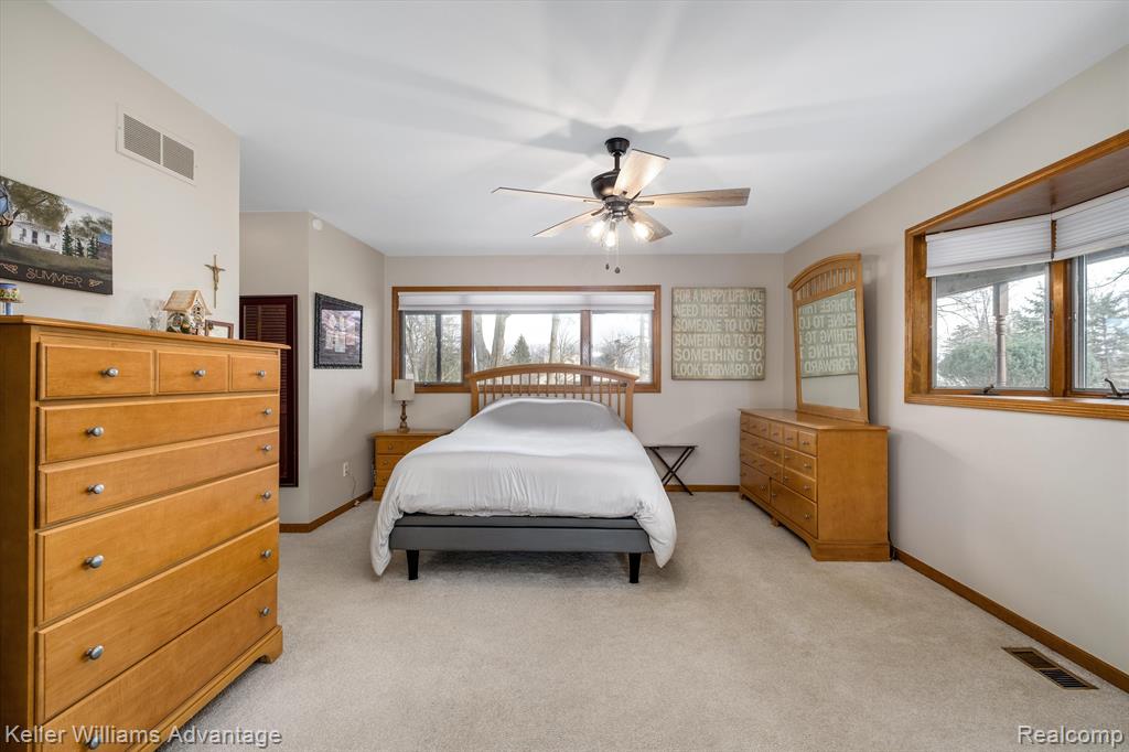26275 Drake Road Farmington Hills, MI 48331 - Photo 31 of 67