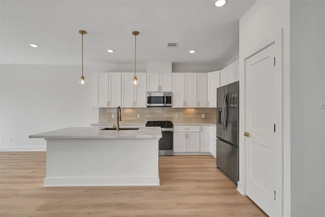 $2,600 | 3628 Amos Street, Houston, TX 77021