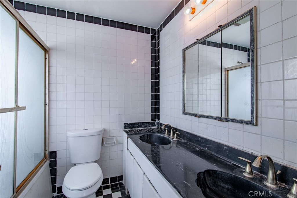 16413 Downey Avenue Paramount, CA 90723 - Photo 25 of 41 Bathroom off Large Bedroom