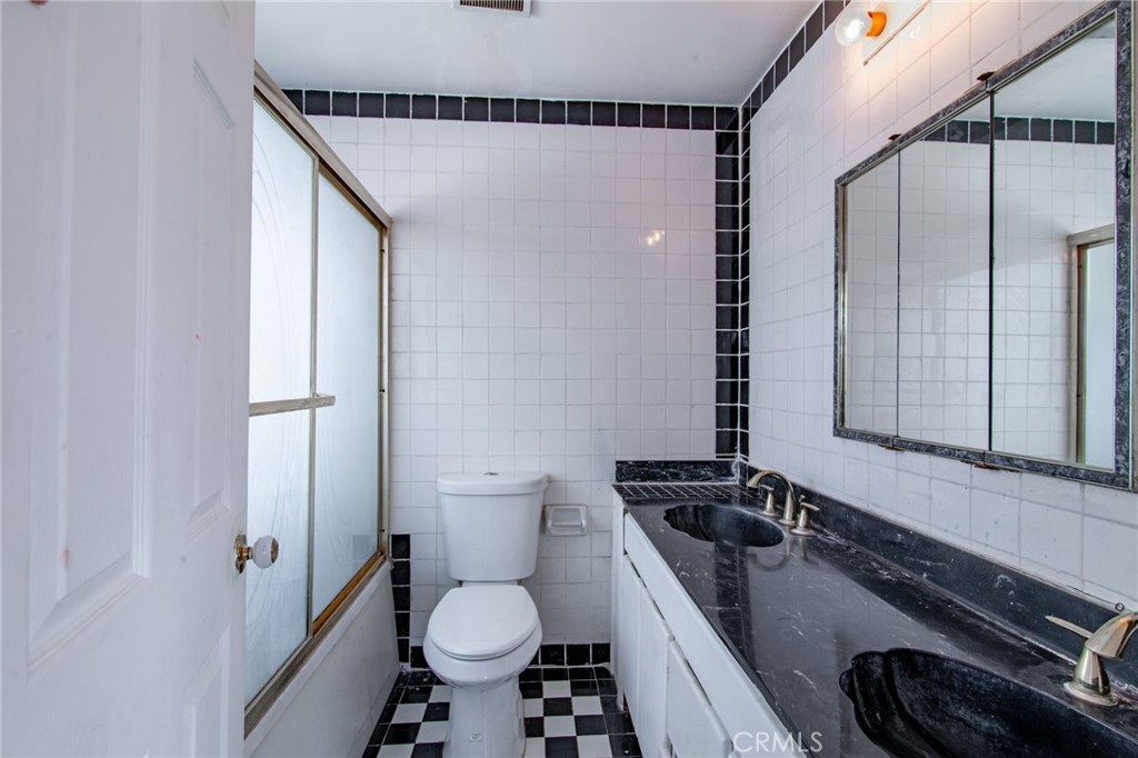 16413 Downey Avenue Paramount, CA 90723 - Photo 26 of 41 Bathroom off Large Bedroom
