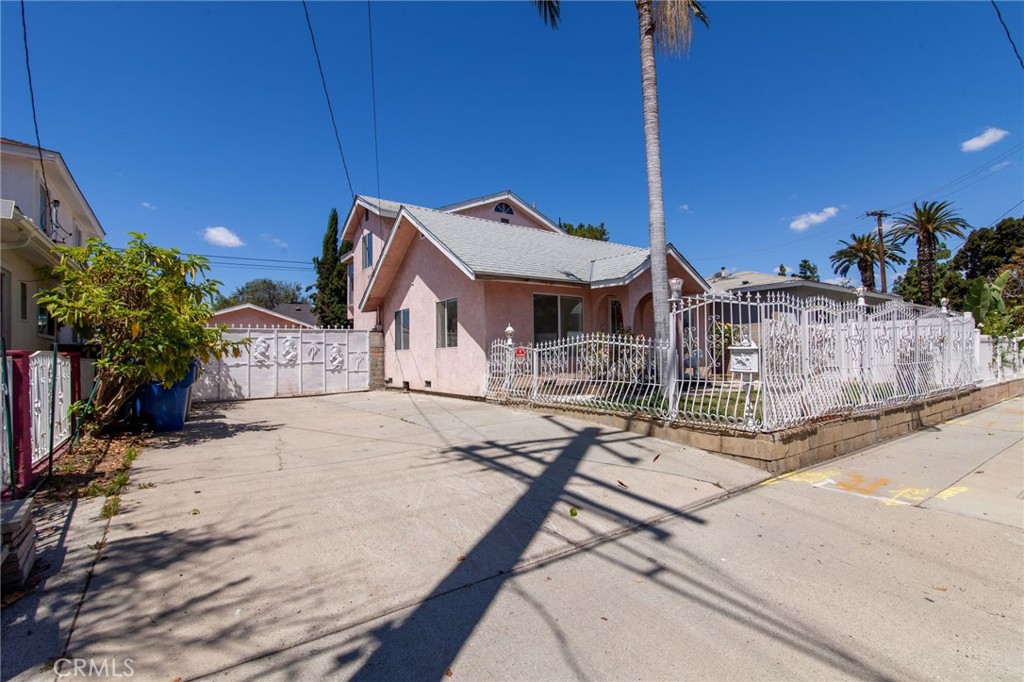 16413 Downey Avenue Paramount, CA 90723 - Photo 3 of 41 16413 Downey Ave