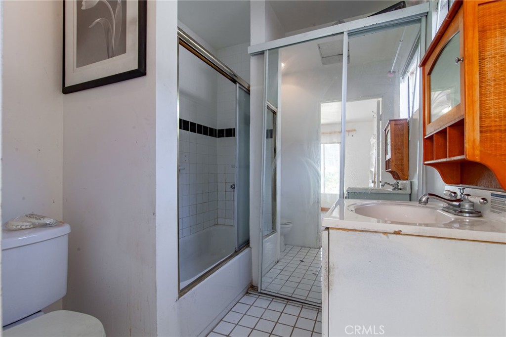 16413 Downey Avenue Paramount, CA 90723 - Photo 33 of 41 2nd Bedroom's Bathroom