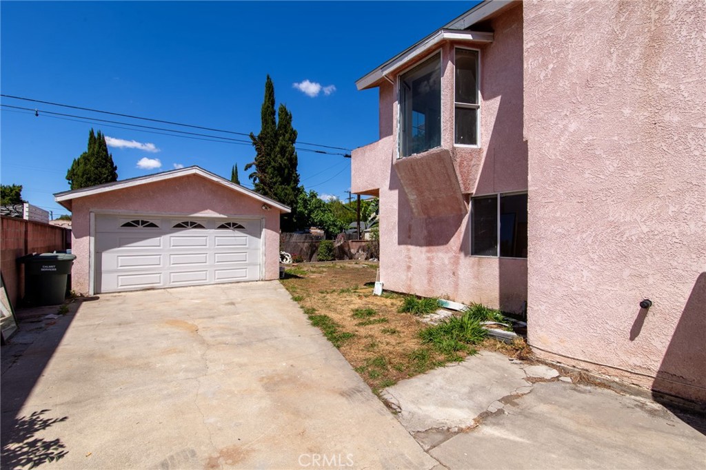 16413 Downey Avenue Paramount, CA 90723 - Photo 37 of 41 Garage