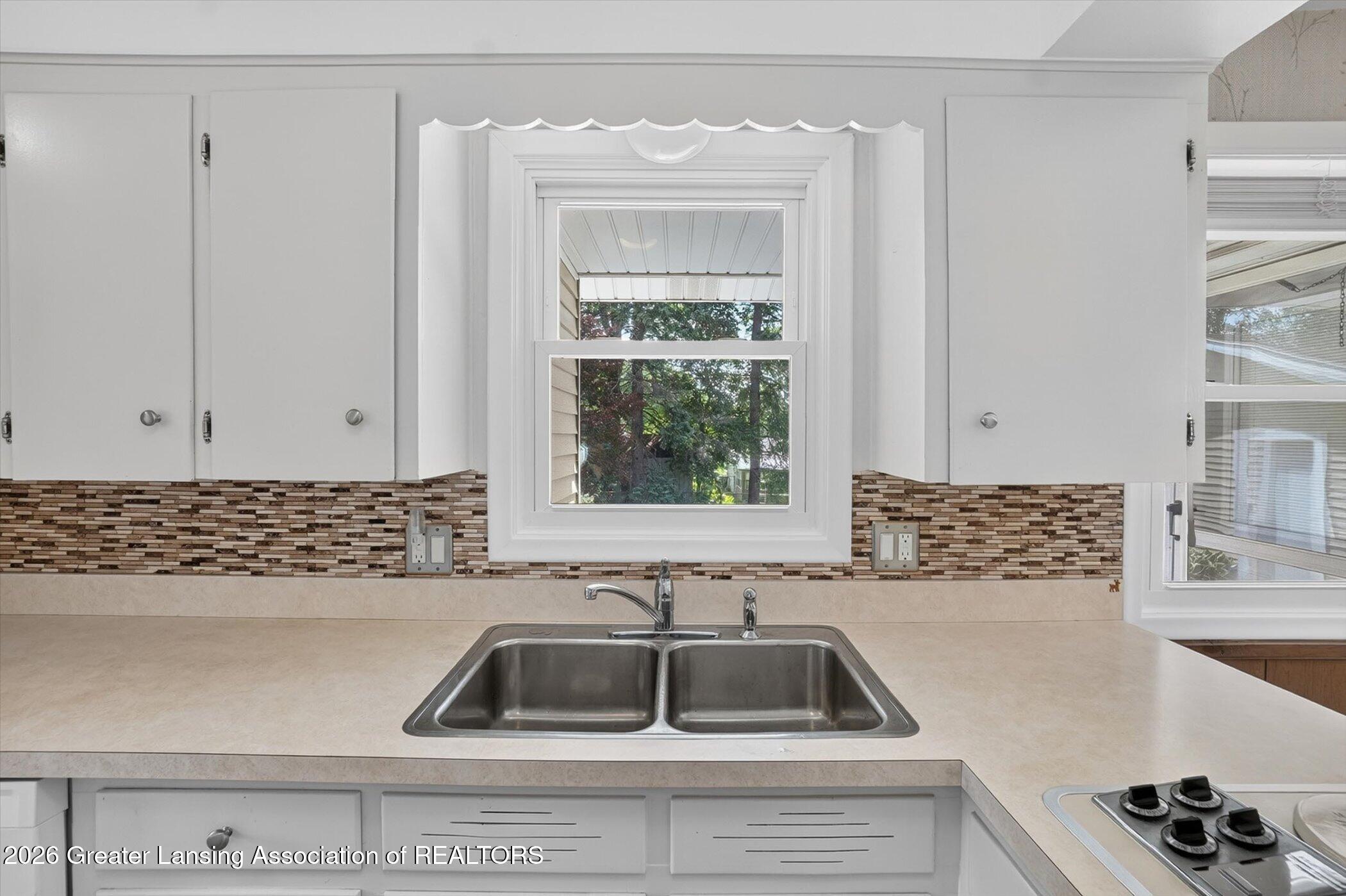 2106 Byrnes Road Lansing, MI 48906 - Photo 9 of 51 18-2106-Byrnes-Rd-WindowStill-Photograph