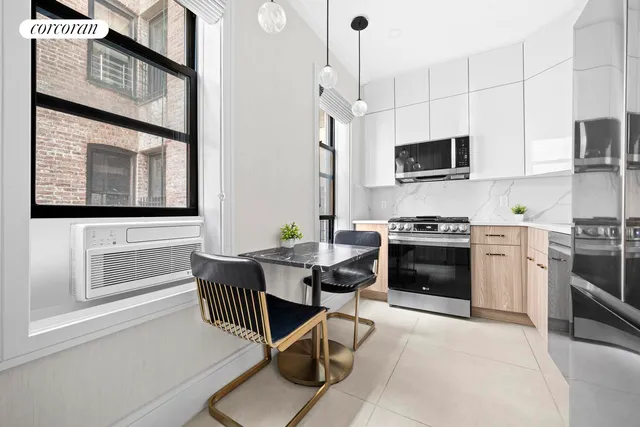 $995,000 | 325 East 80th Street, Unit 4H | Upper East Side