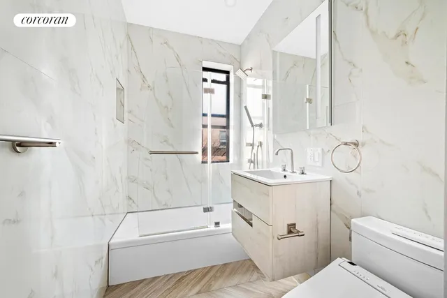 $995,000 | 325 East 80th Street, Unit 4H | Upper East Side