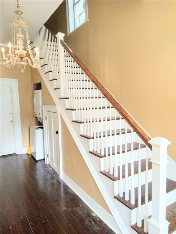 911 Union Street Brunswick, GA 31520 - Photo 7 of 34 foyer