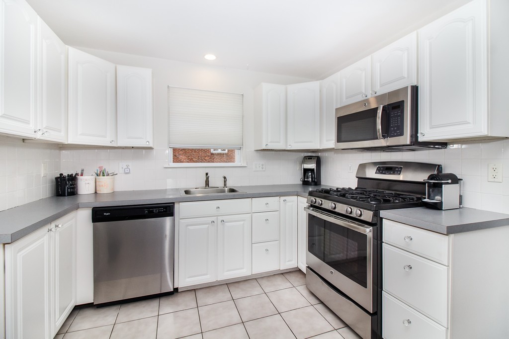 60 Gardner Road, Unit 1 Brookline, MA 02445 - Photo 5 of 13