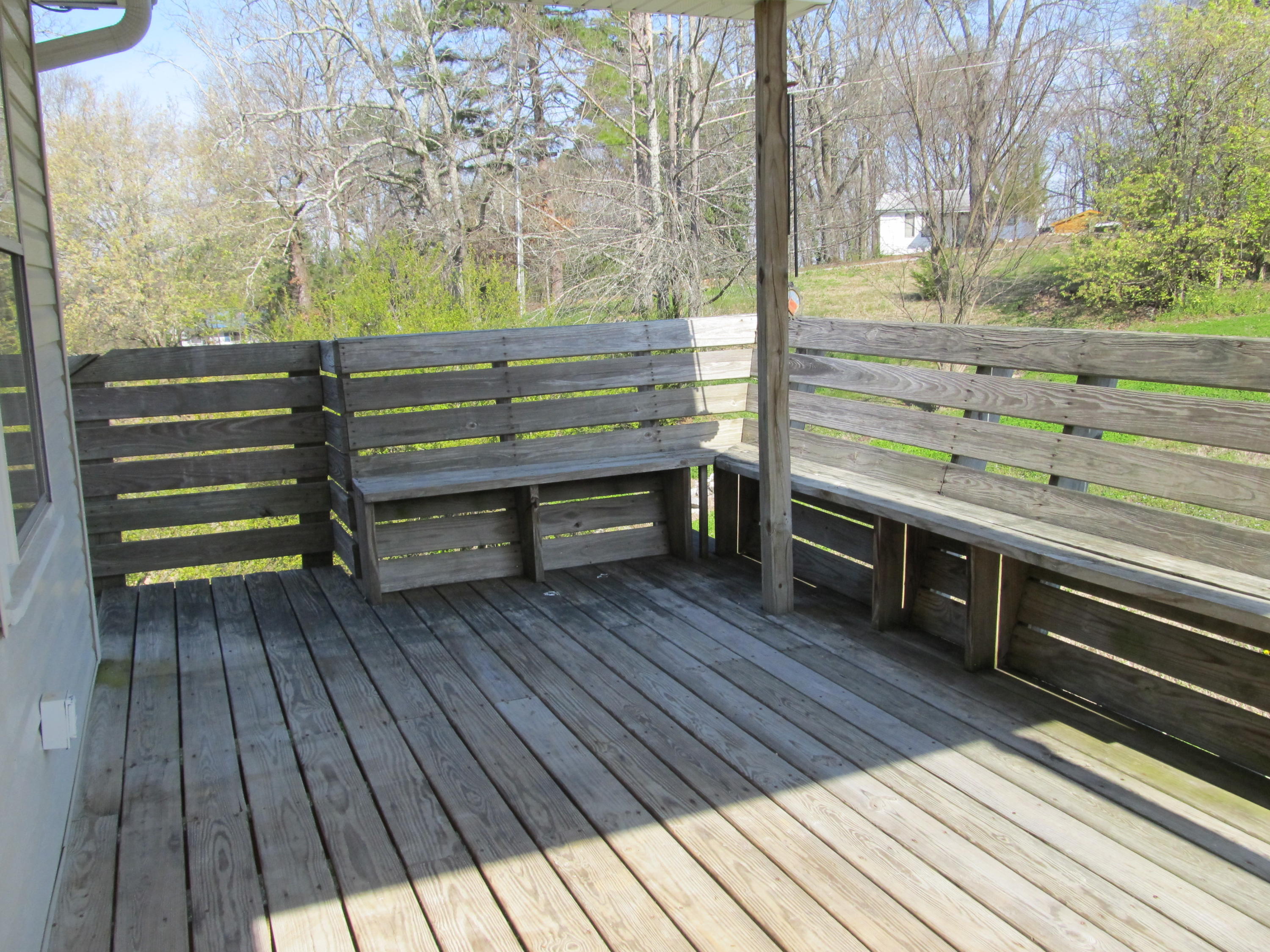 7134 Lea Road Chattanooga, TN 37421 - Photo 4 of 17 Covered front deck with built-in seating