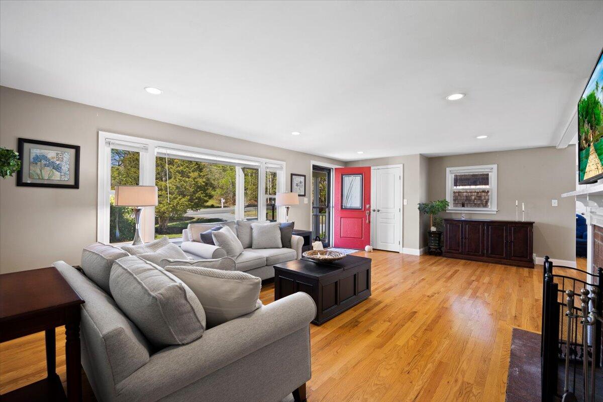 271 Barlows Landing Road Pocasset, MA 02559 - Photo 14 of 39 Living Room