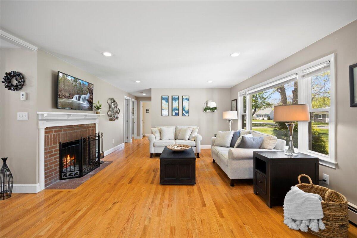 271 Barlows Landing Road Pocasset, MA 02559 - Photo 5 of 39 Living Room