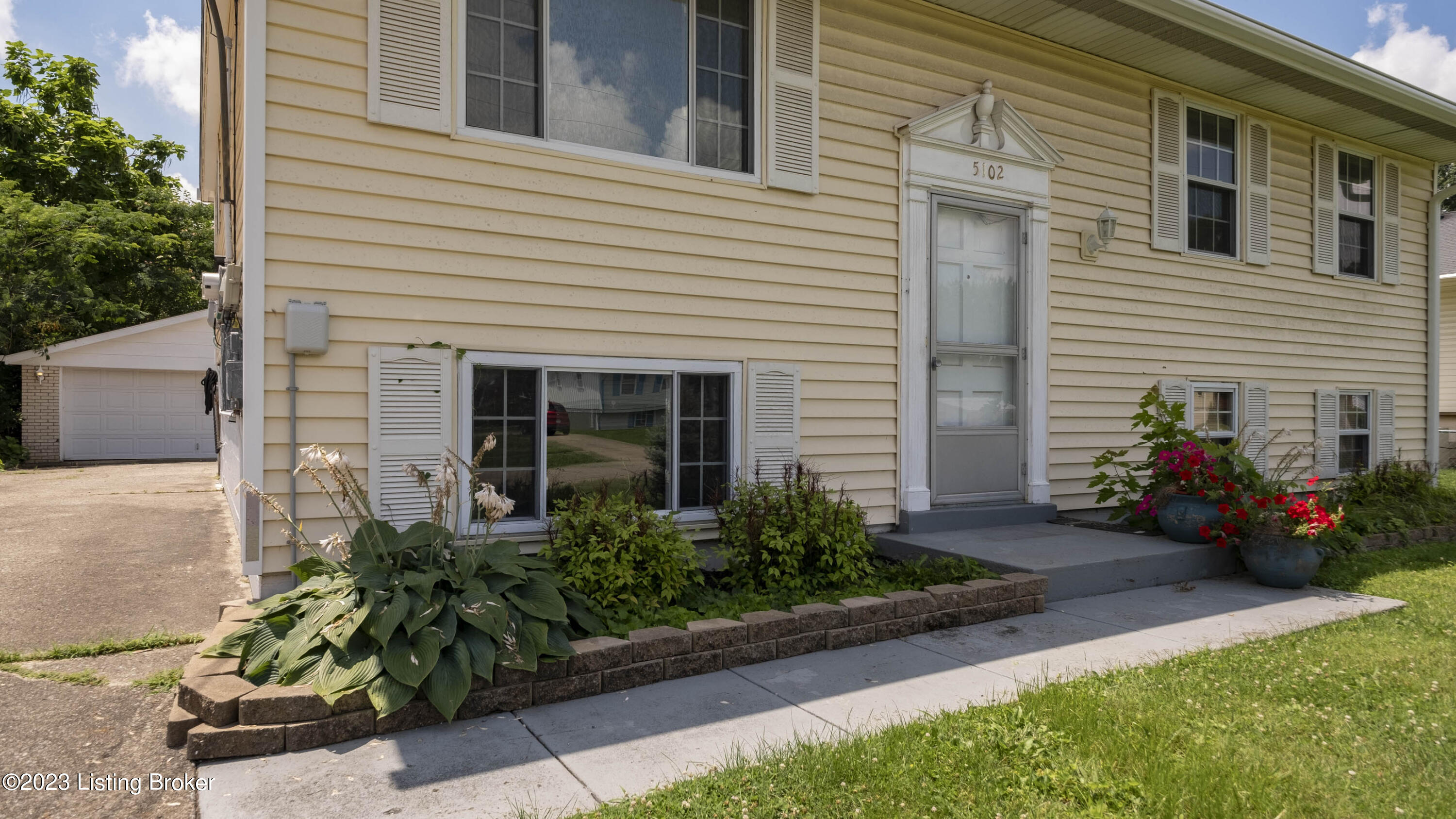5102 Red Fern Road Louisville, KY 40218 - Photo 2 of 31 5102 Redfern Rd-104