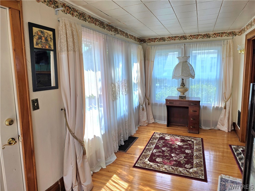 36 Dellwood Road Amherst, NY 14226 - Photo 27 of 45 Enclosed heated sunroom