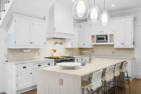 $5,495,000 | 2 Southampton Hills Court, Southampton, NY 11968