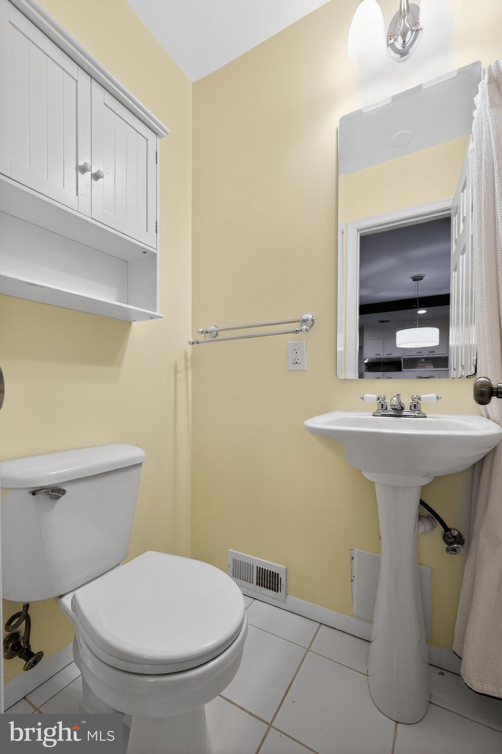 5219 Montgomery Street Springfield, VA 22151 - Photo 19 of 30 Common Bathroom