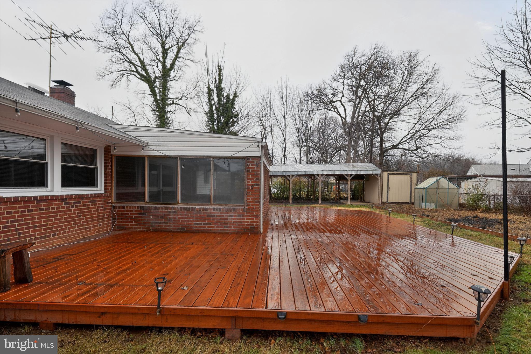 5219 Montgomery Street Springfield, VA 22151 - Photo 29 of 30 Exterior Rear deck