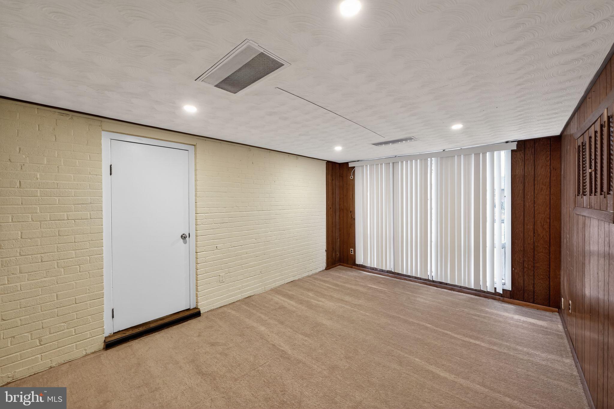 5219 Montgomery Street Springfield, VA 22151 - Photo 10 of 30 Family Room